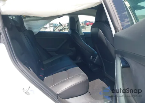 2021 Tesla Model 3 Standard Range Plus Rear-Wheel Drive z USA, uszkodzony, nr VIN 5YJ3E1EA8MF053588